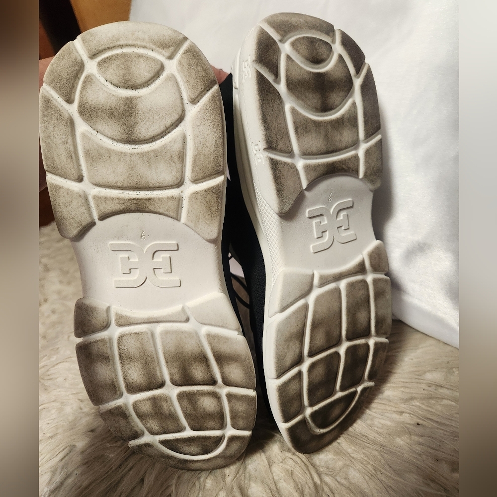 Sam Edelman/ Black & White Sneakers - Picture 5 of 6